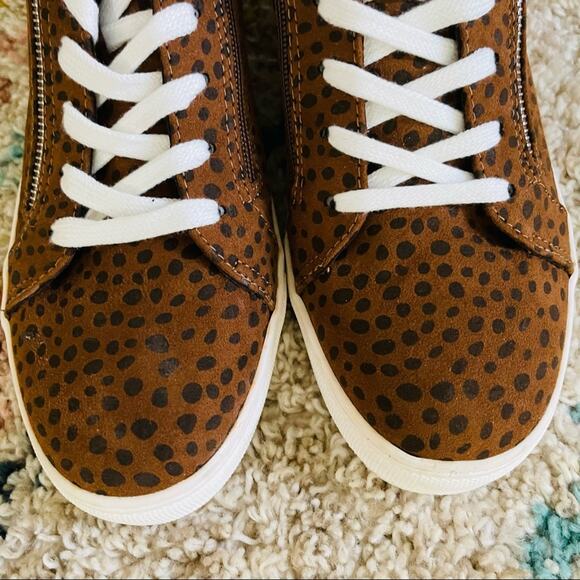 NEW Universal Thread brown leopard animal print Sherpa high top sneakers 11 - Picture 3 of 9